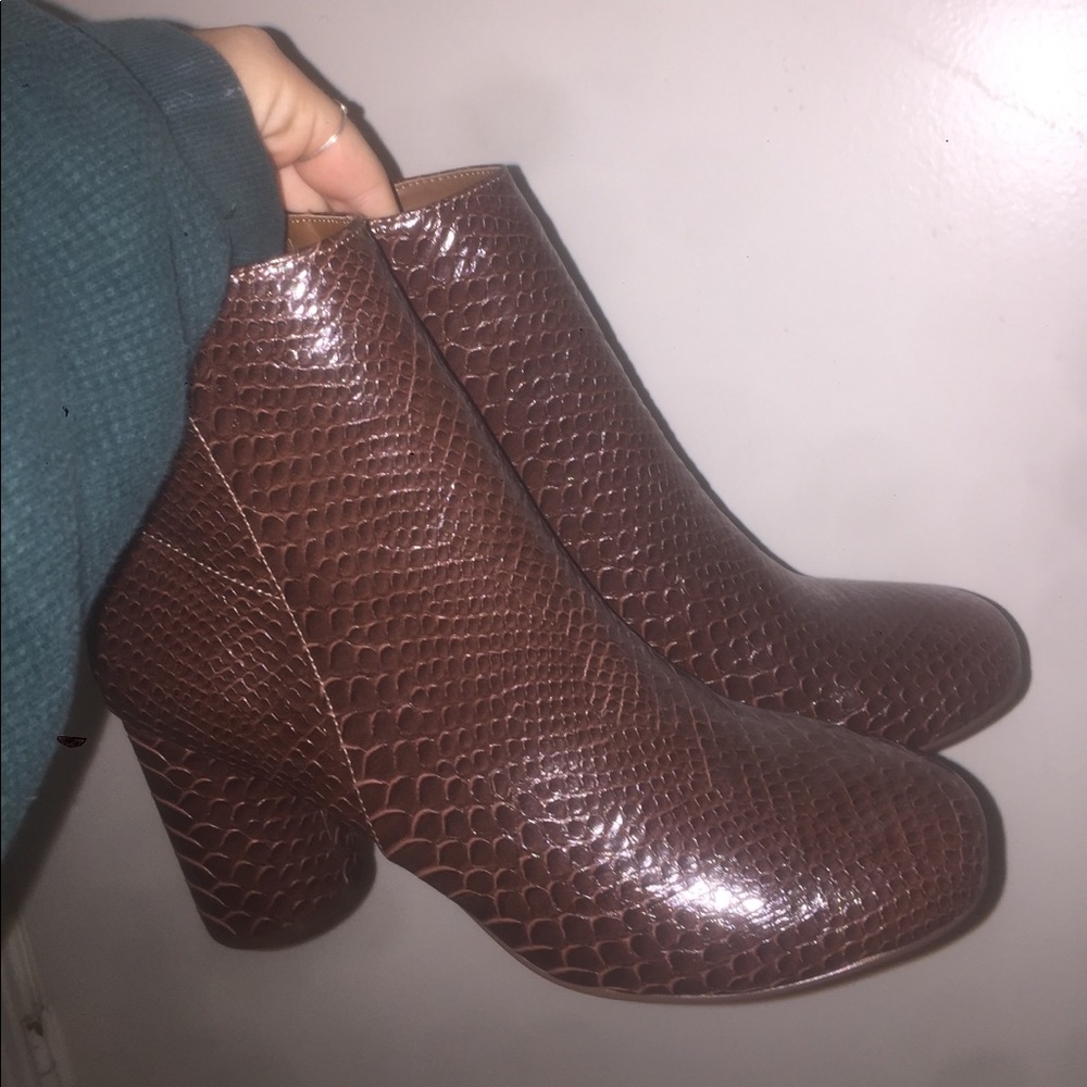 Snake skin boots size 8